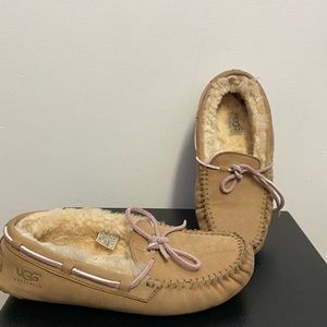 Ugg - Tan Moccasins
